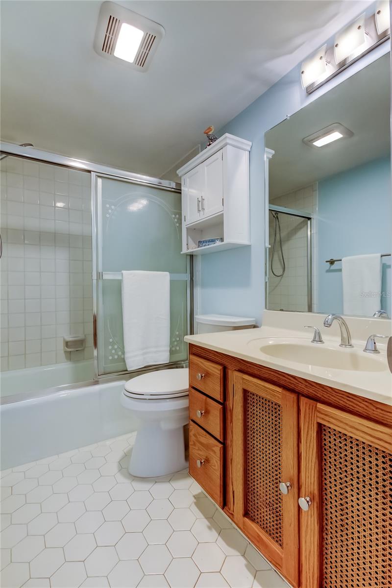Image 33 of 80 For 865 Gulfview Boulevard 312