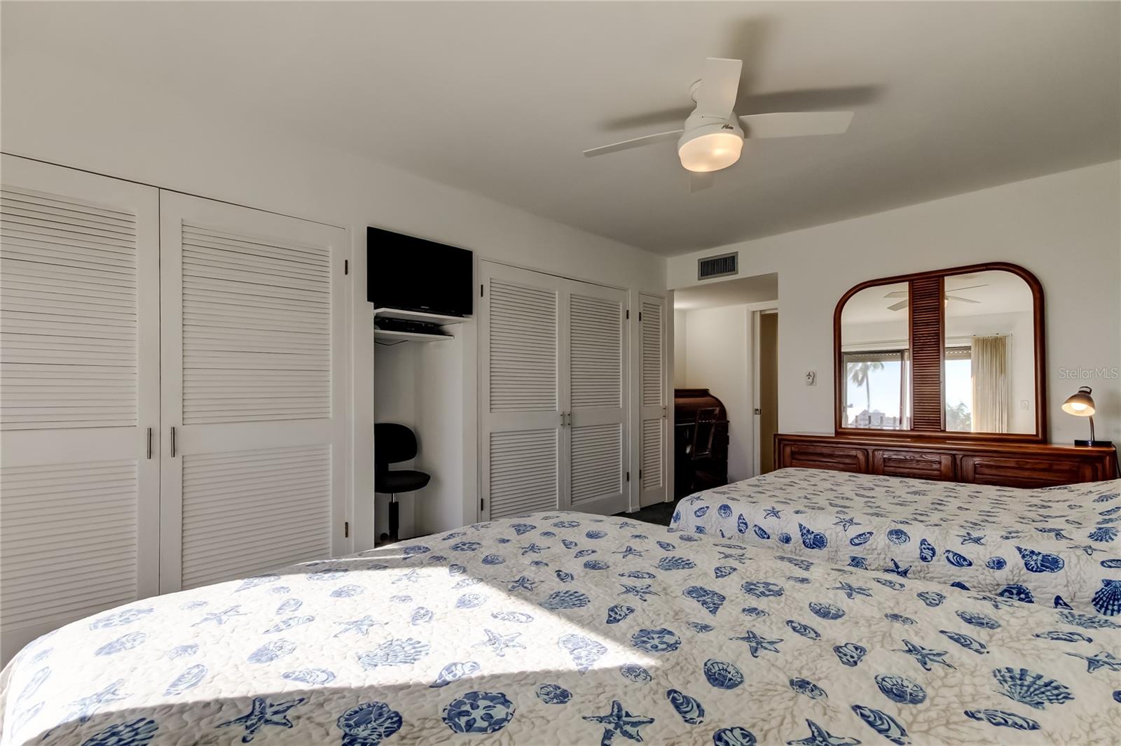 Image 40 of 80 For 865 Gulfview Boulevard 312