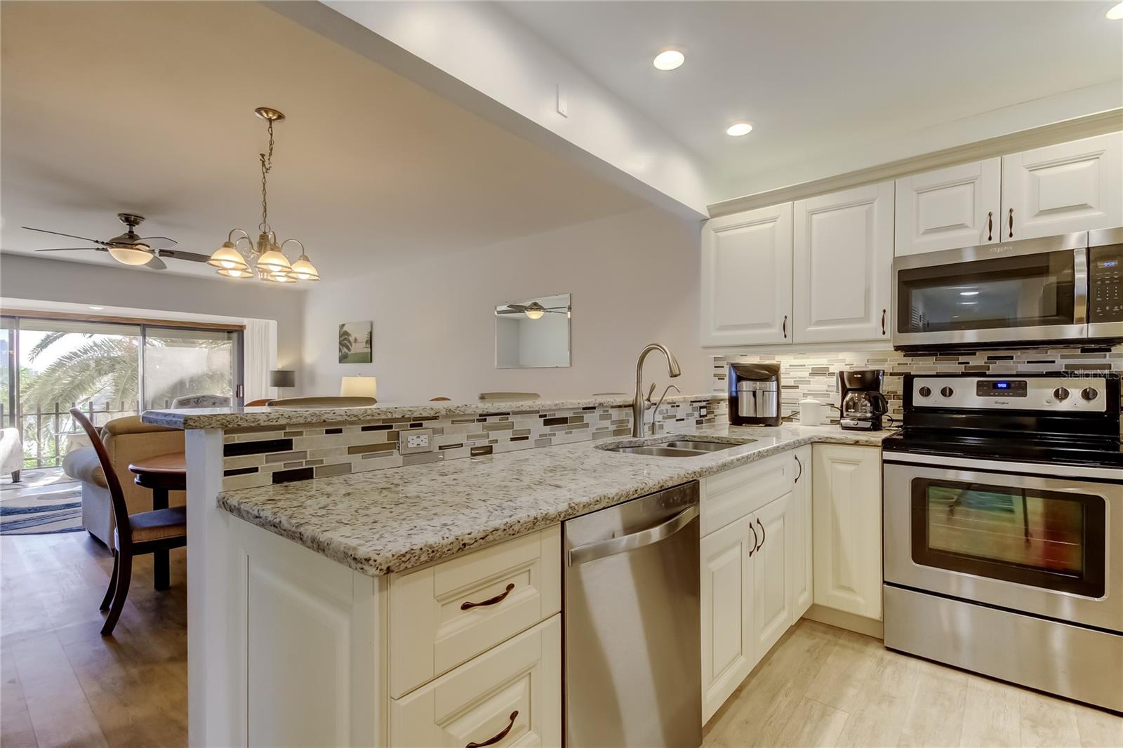 Image 5 of 80 For 865 Gulfview Boulevard 312
