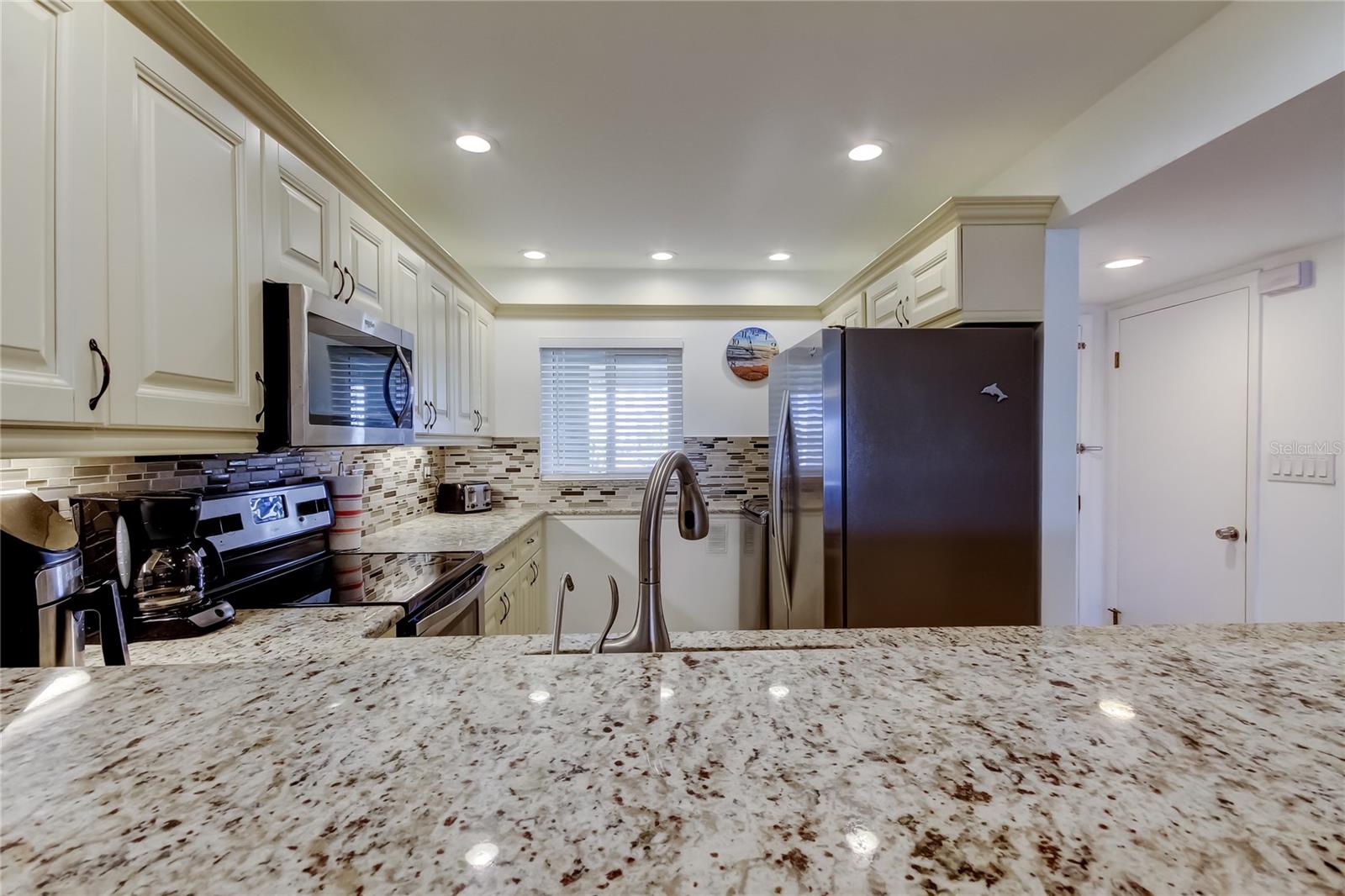 Image 7 of 80 For 865 Gulfview Boulevard 312