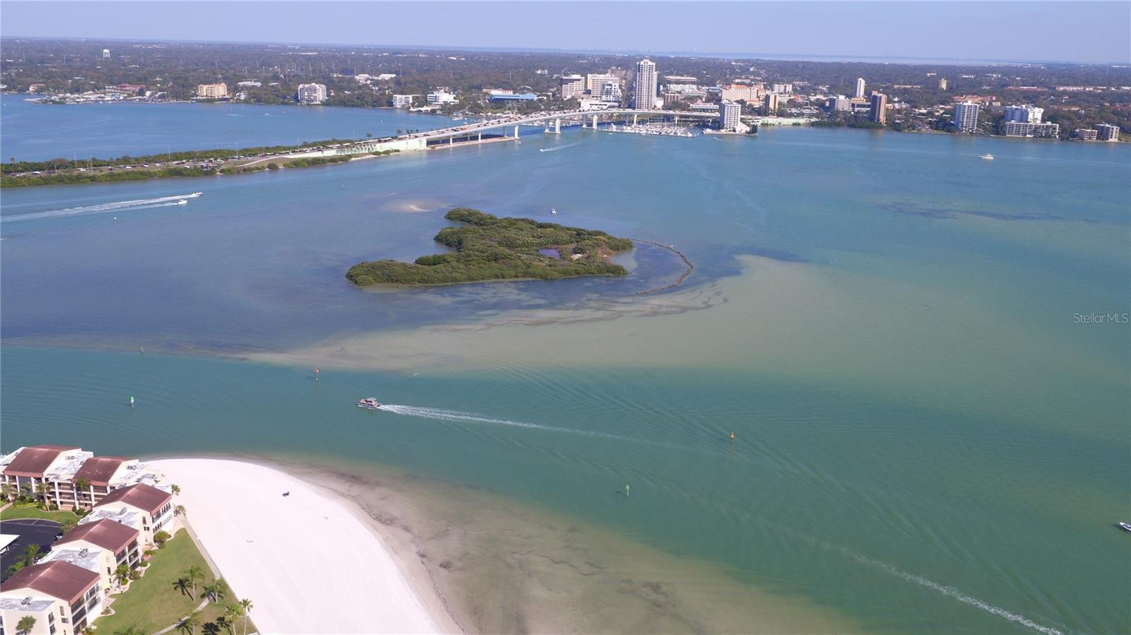 Image 70 of 80 For 865 Gulfview Boulevard 312