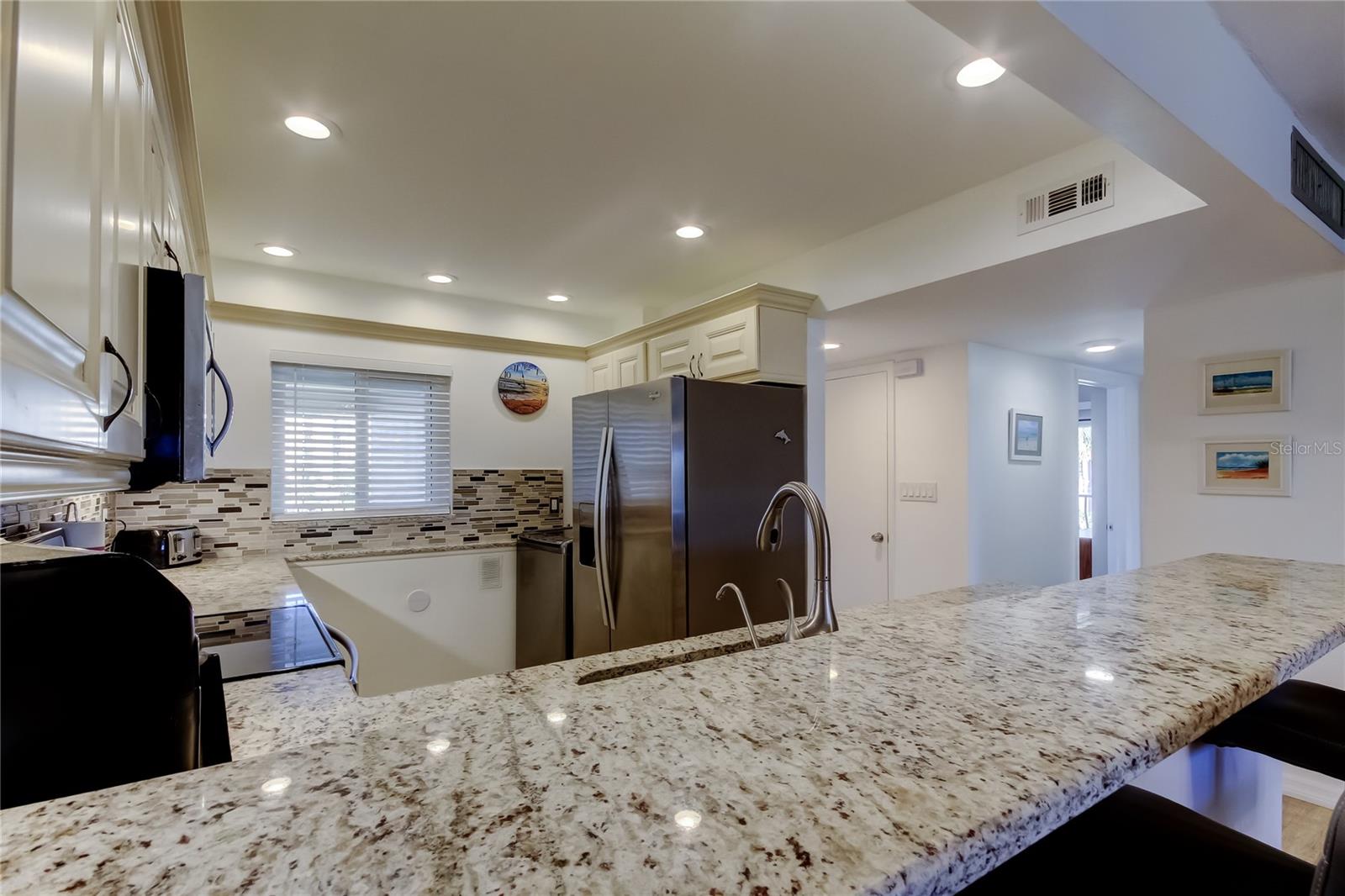 Image 8 of 80 For 865 Gulfview Boulevard 312
