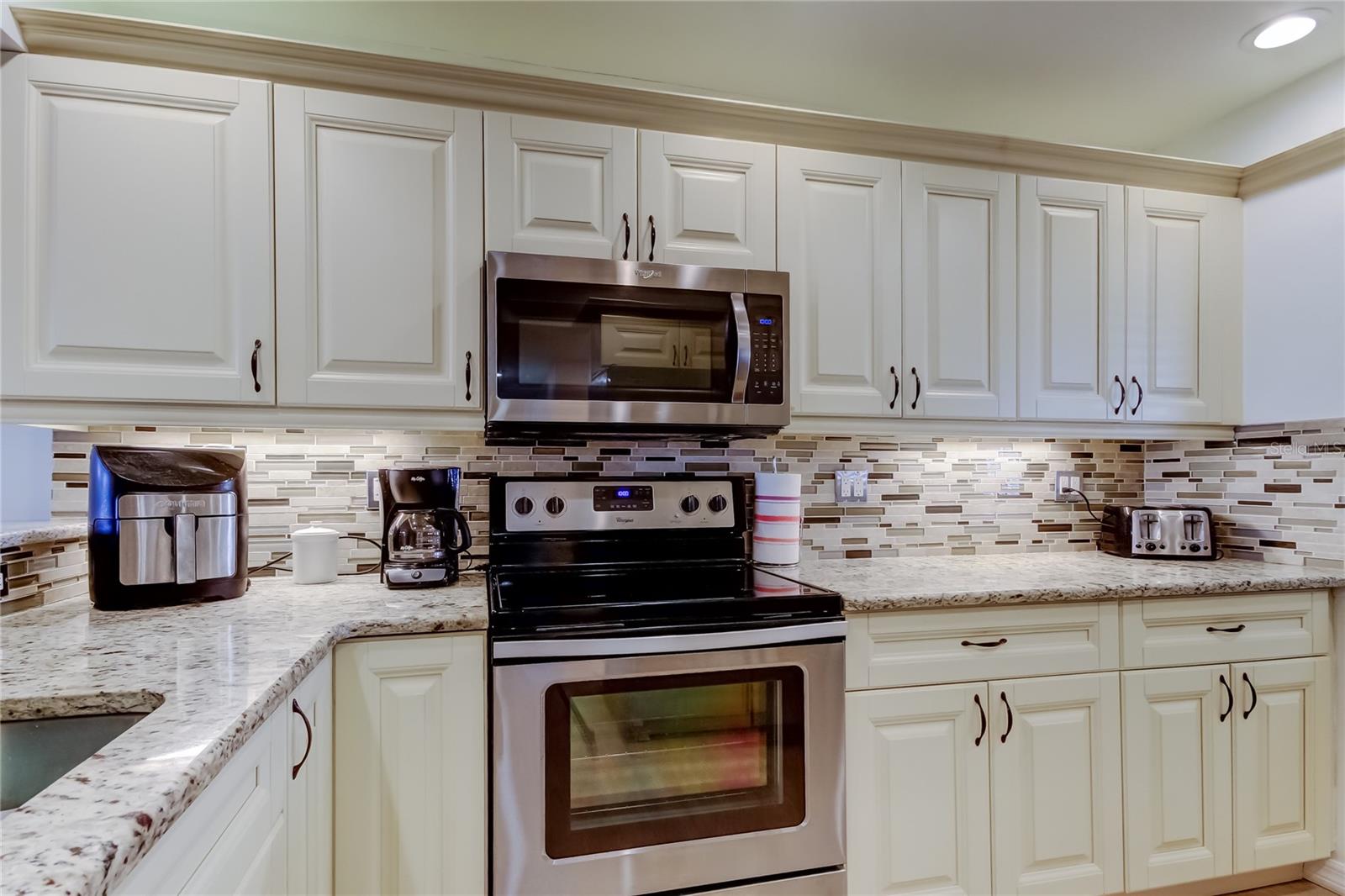 Image 9 of 80 For 865 Gulfview Boulevard 312