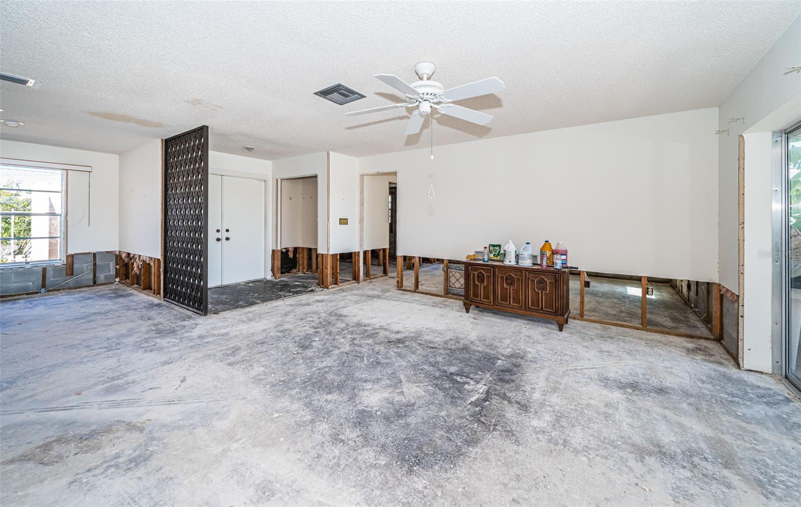 Image 11 of 41 For 755 Capri Boulevard