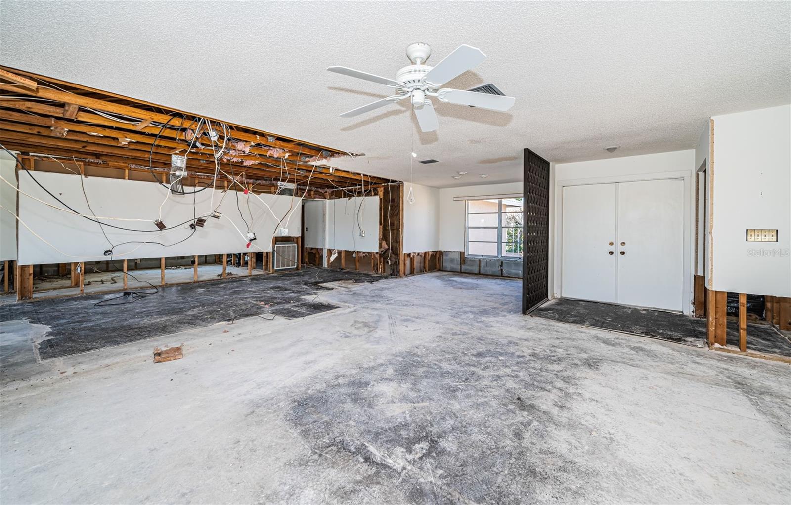 Image 12 of 41 For 755 Capri Boulevard