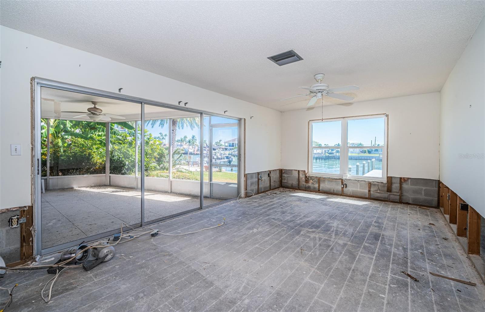 Image 18 of 41 For 755 Capri Boulevard