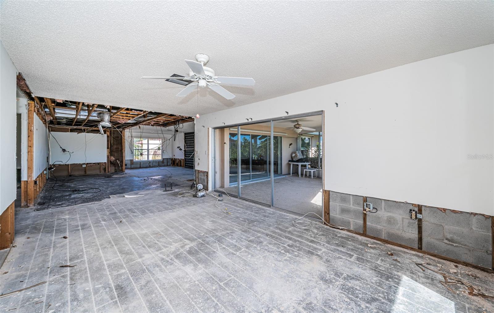 Image 20 of 41 For 755 Capri Boulevard