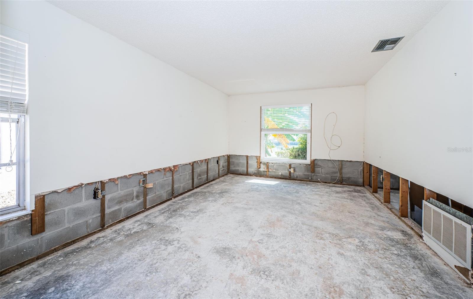 Image 21 of 41 For 755 Capri Boulevard