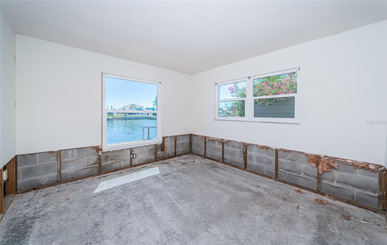 Image 25 of 41 For 755 Capri Boulevard