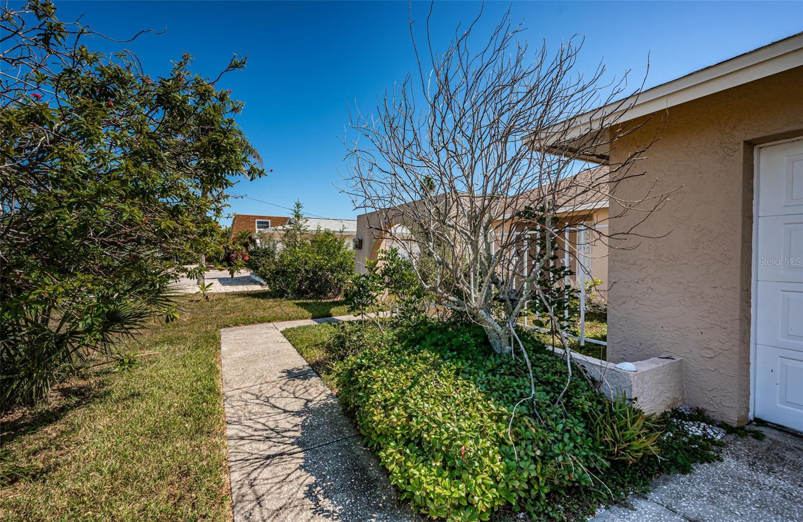 Image 8 of 41 For 755 Capri Boulevard