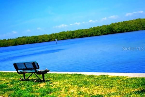 Listing photo id 18 for 611 Destiny Drive 116