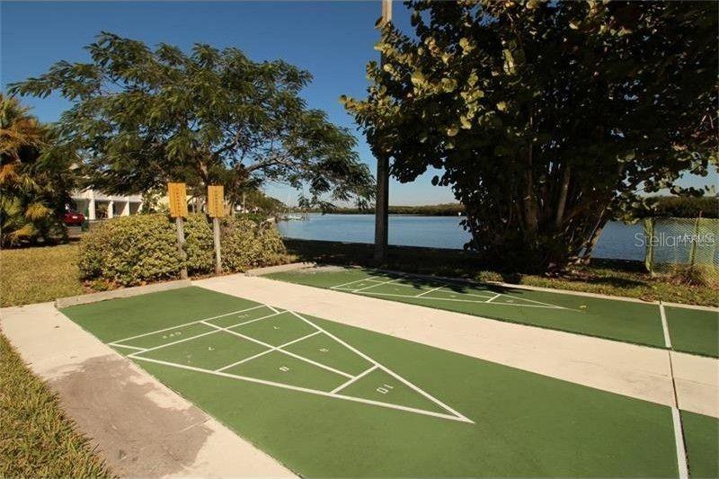 Listing photo id 40 for 611 Destiny Drive 116