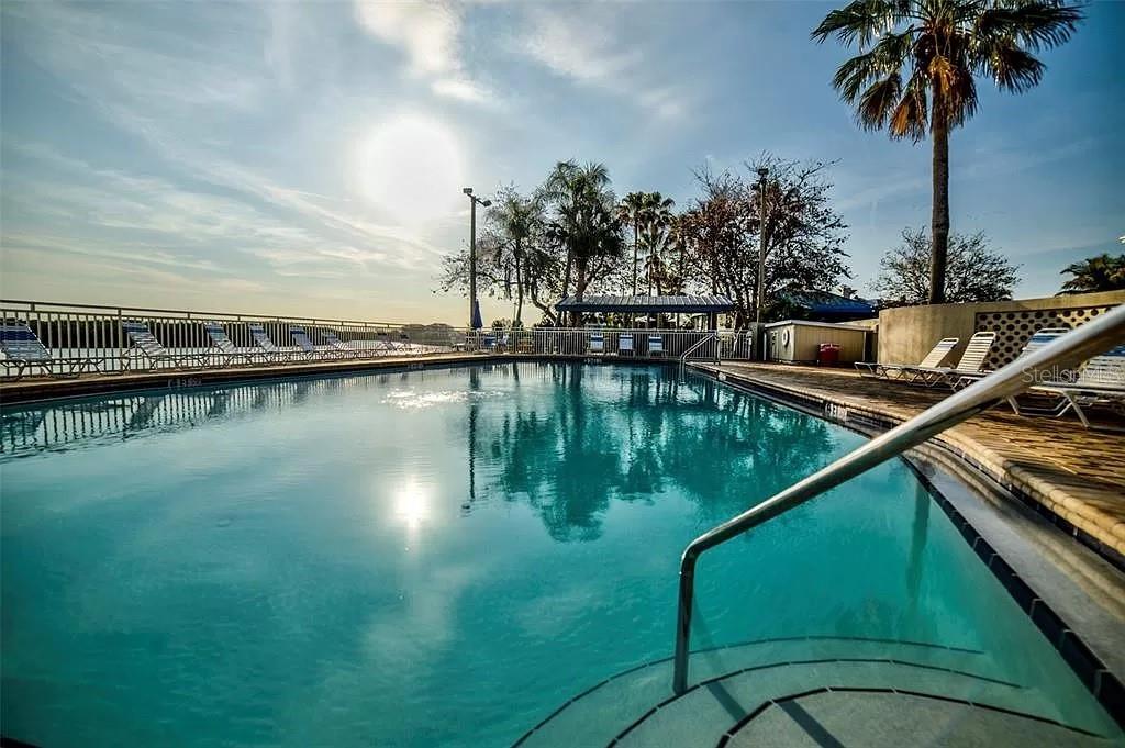 Listing photo id 41 for 611 Destiny Drive 116