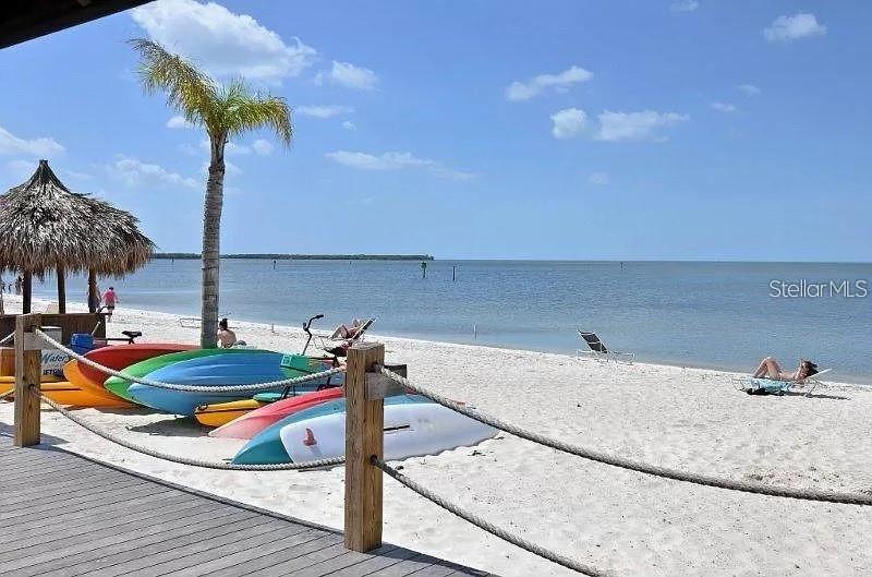 Listing photo id 42 for 611 Destiny Drive 116