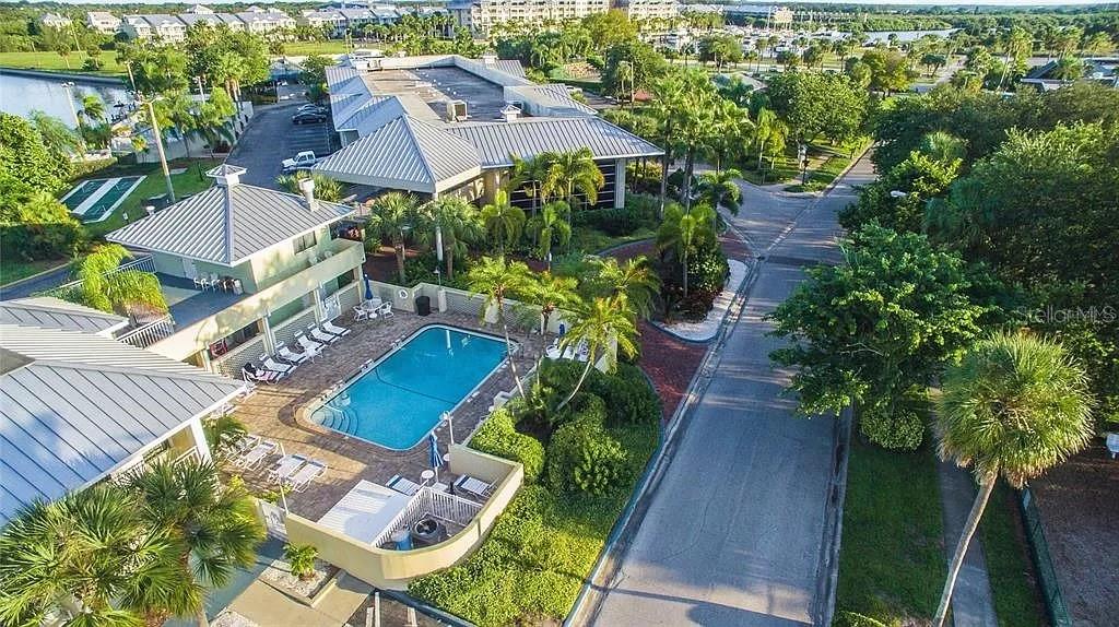 Listing photo id 44 for 611 Destiny Drive 116