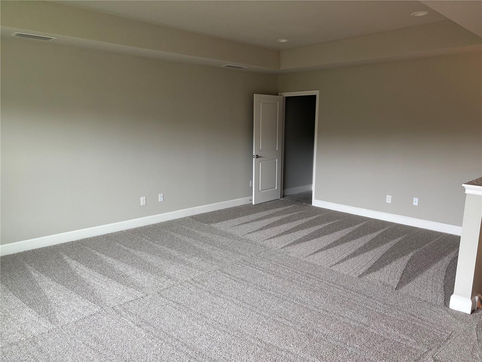 Image 12 of 20 For 6460 Roseberry Court N