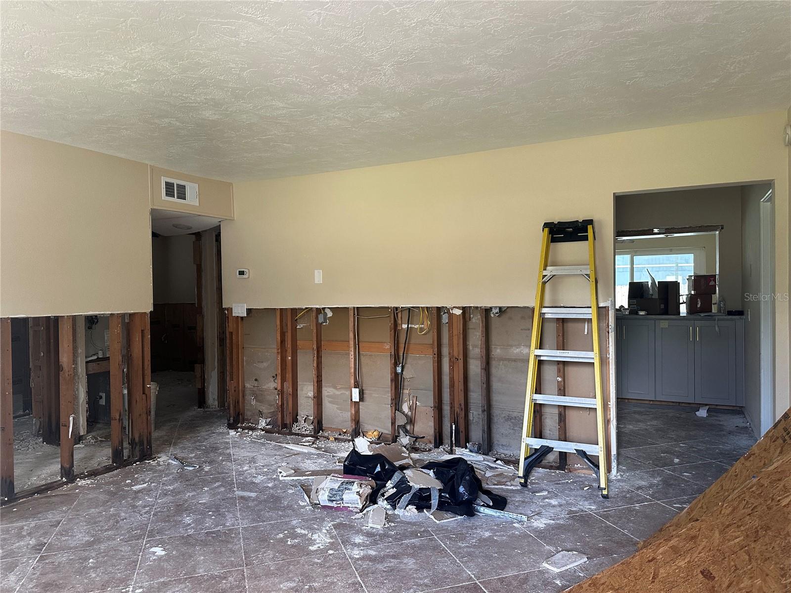 Image 2 of 20 For 7138 Oelsner Street