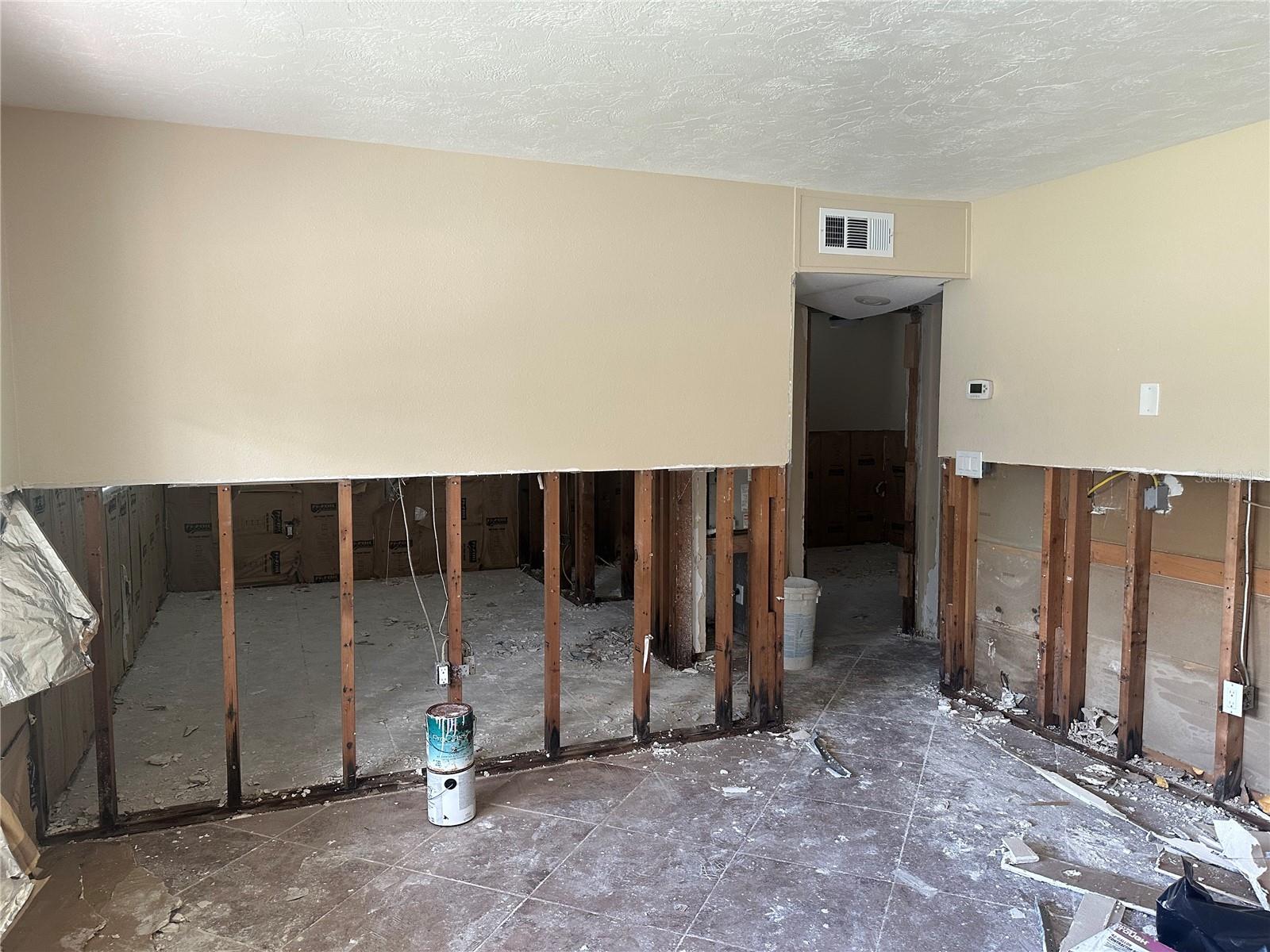Image 3 of 20 For 7138 Oelsner Street