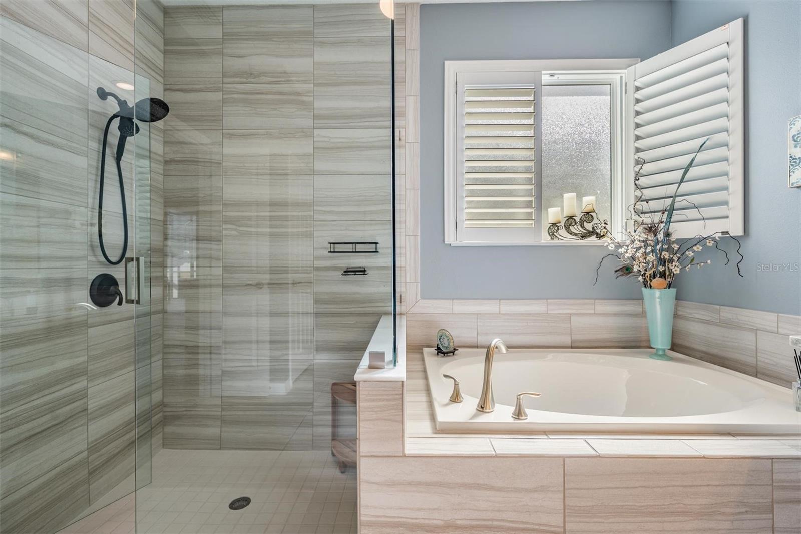 Listing photo id 19 for 19296 Leonard Road