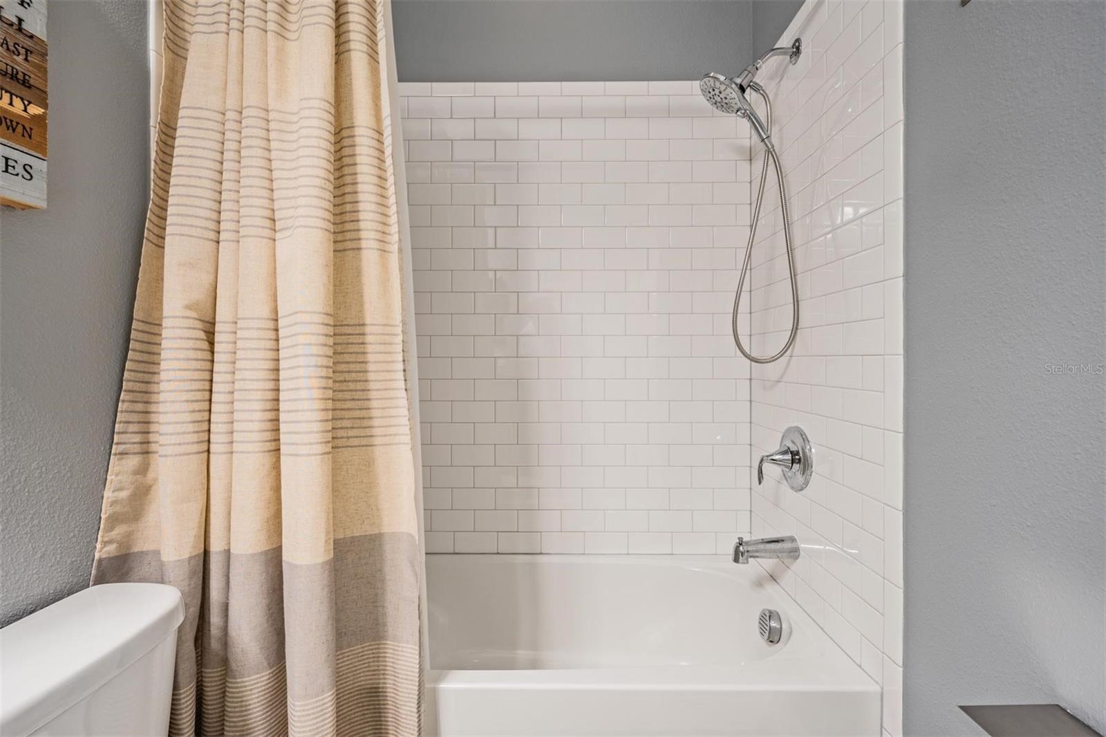 Listing photo id 24 for 19296 Leonard Road