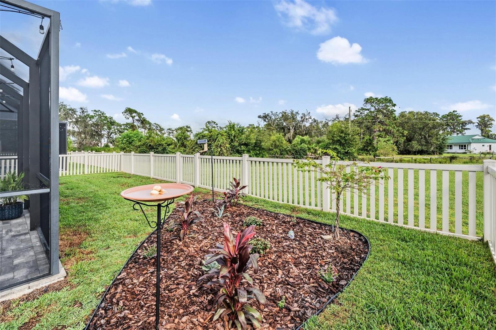 Listing photo id 32 for 19296 Leonard Road