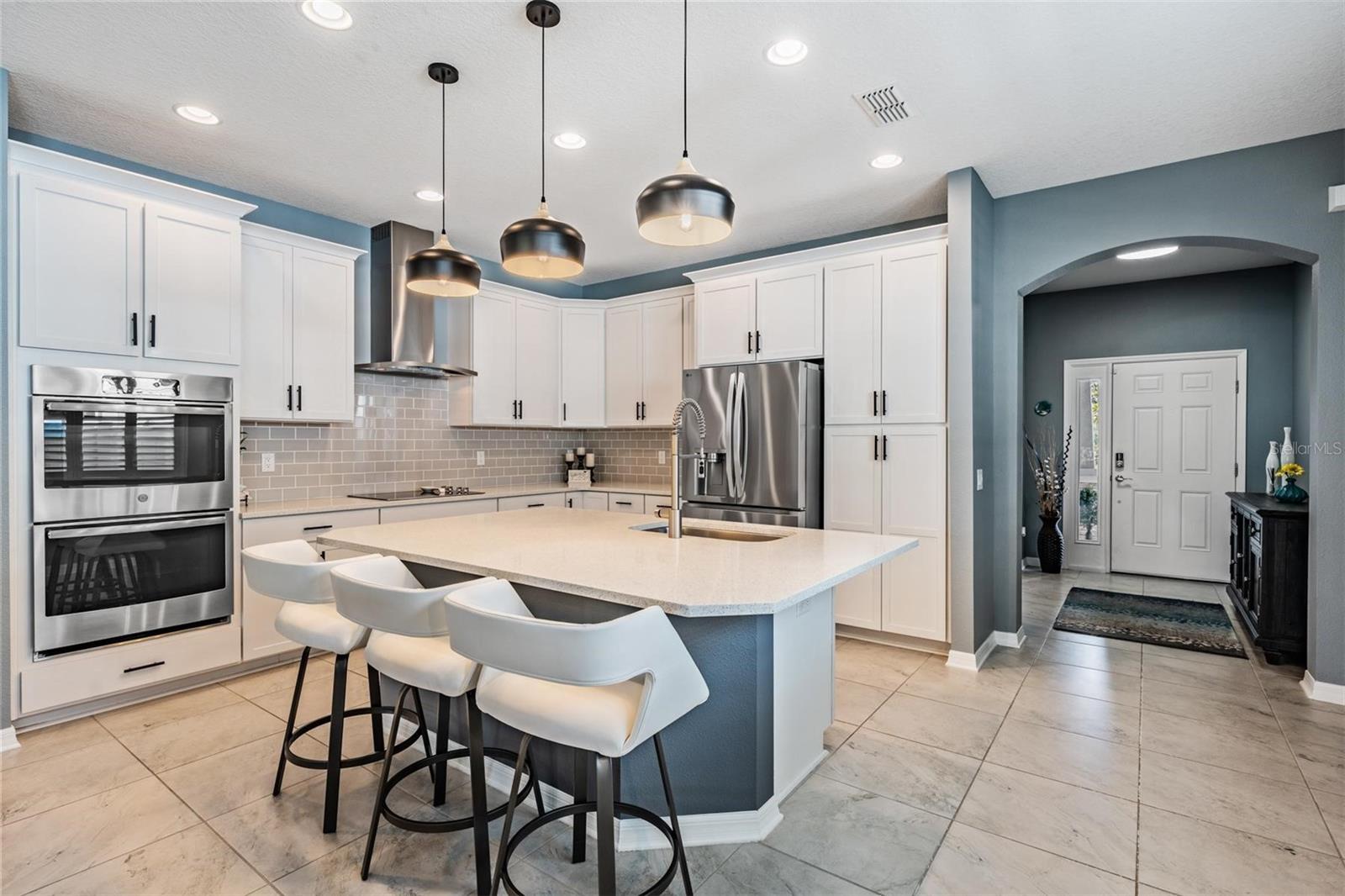 Listing photo id 3 for 19296 Leonard Road