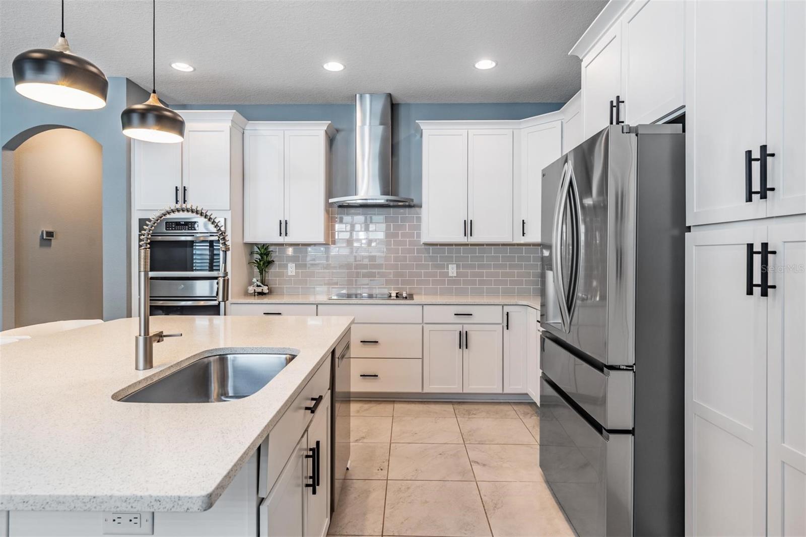 Listing photo id 6 for 19296 Leonard Road