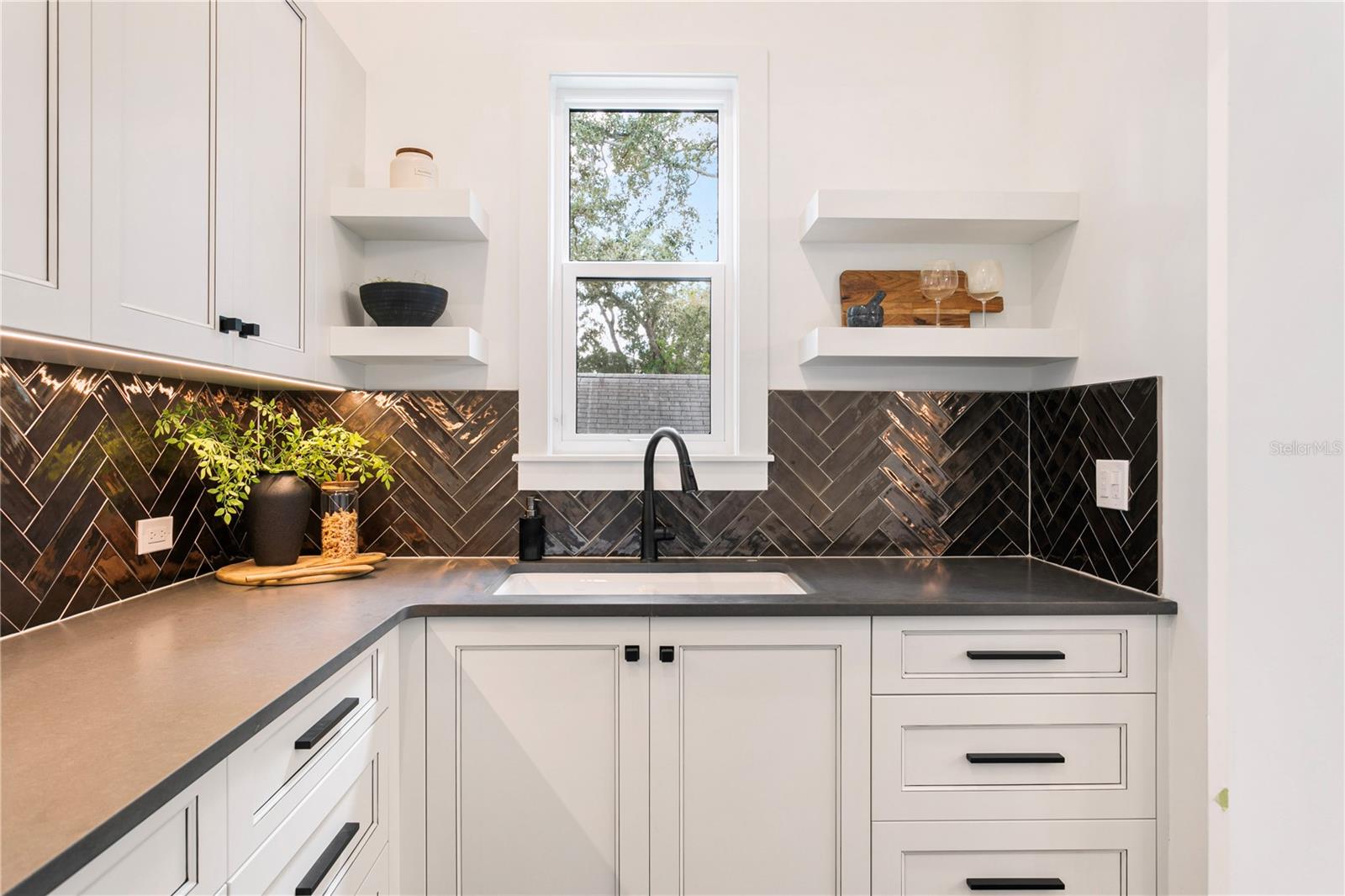 Image 20 of 86 For 4823 San Jose Street