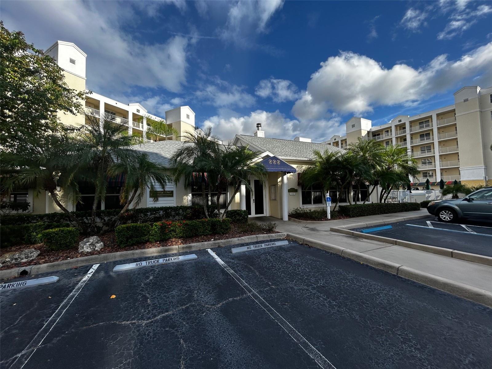 Listing photo id 2 for 1200 Country Club Drive 1101