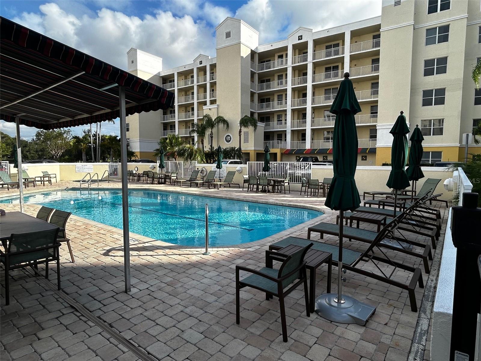 Listing photo id 3 for 1200 Country Club Drive 1101