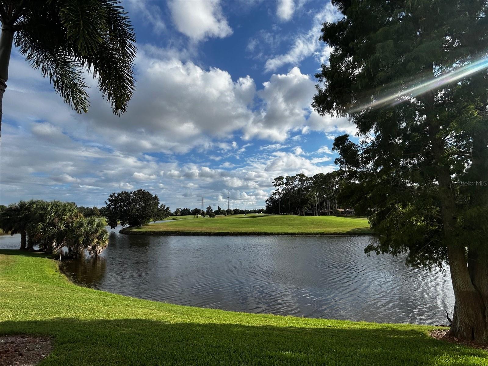 Listing photo id 4 for 1200 Country Club Drive 1101
