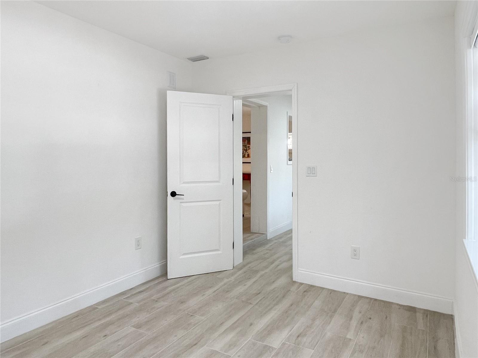 Image 21 of 31 For 2409 50th Street S