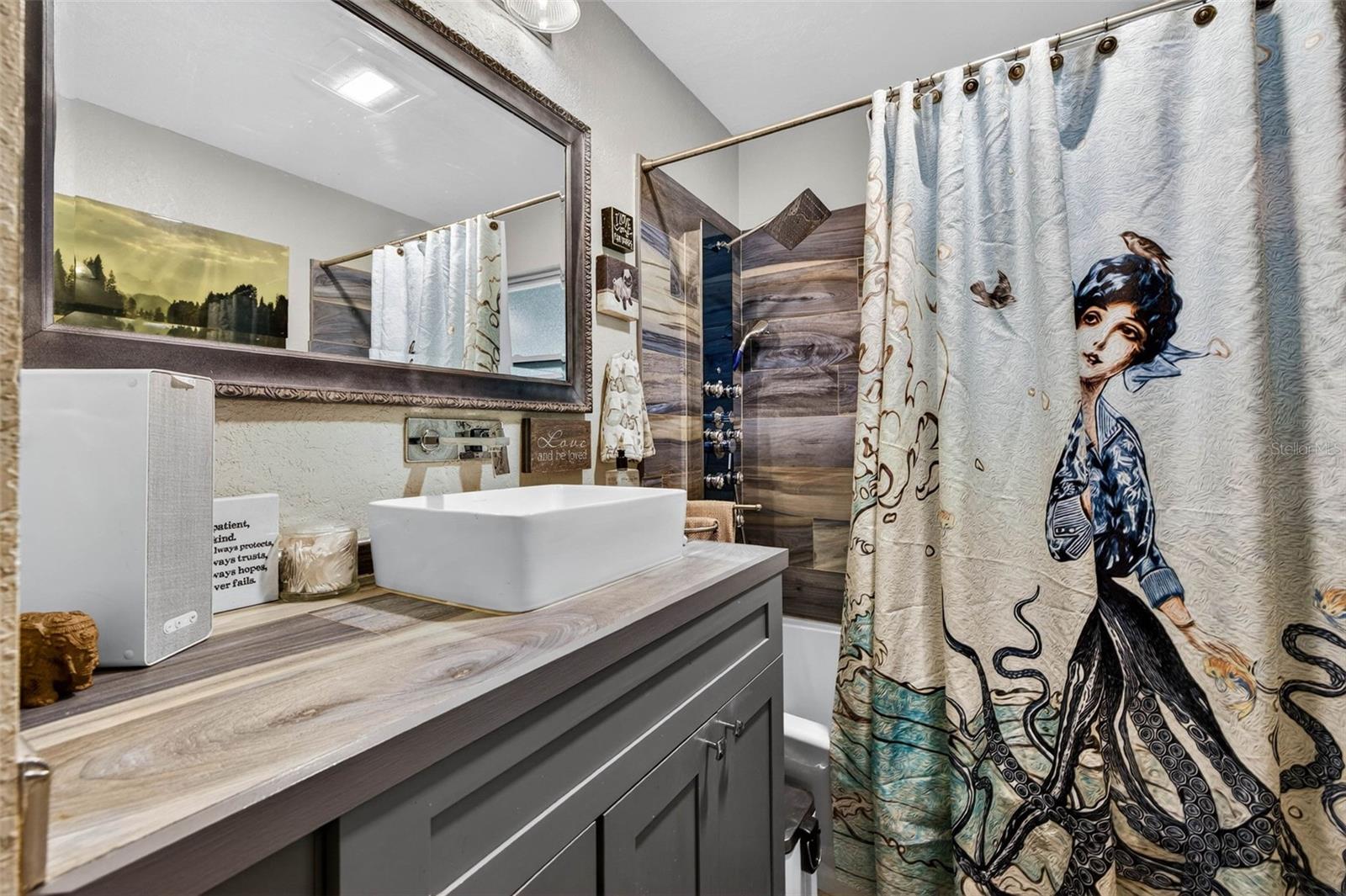 Image 15 of 36 For 2509 Dartmouth Avenue N