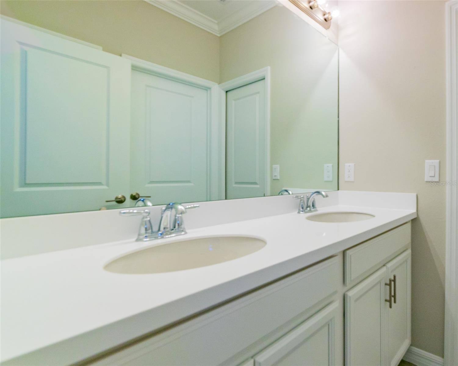 Image 39 of 73 For 34087 Astoria Circle
