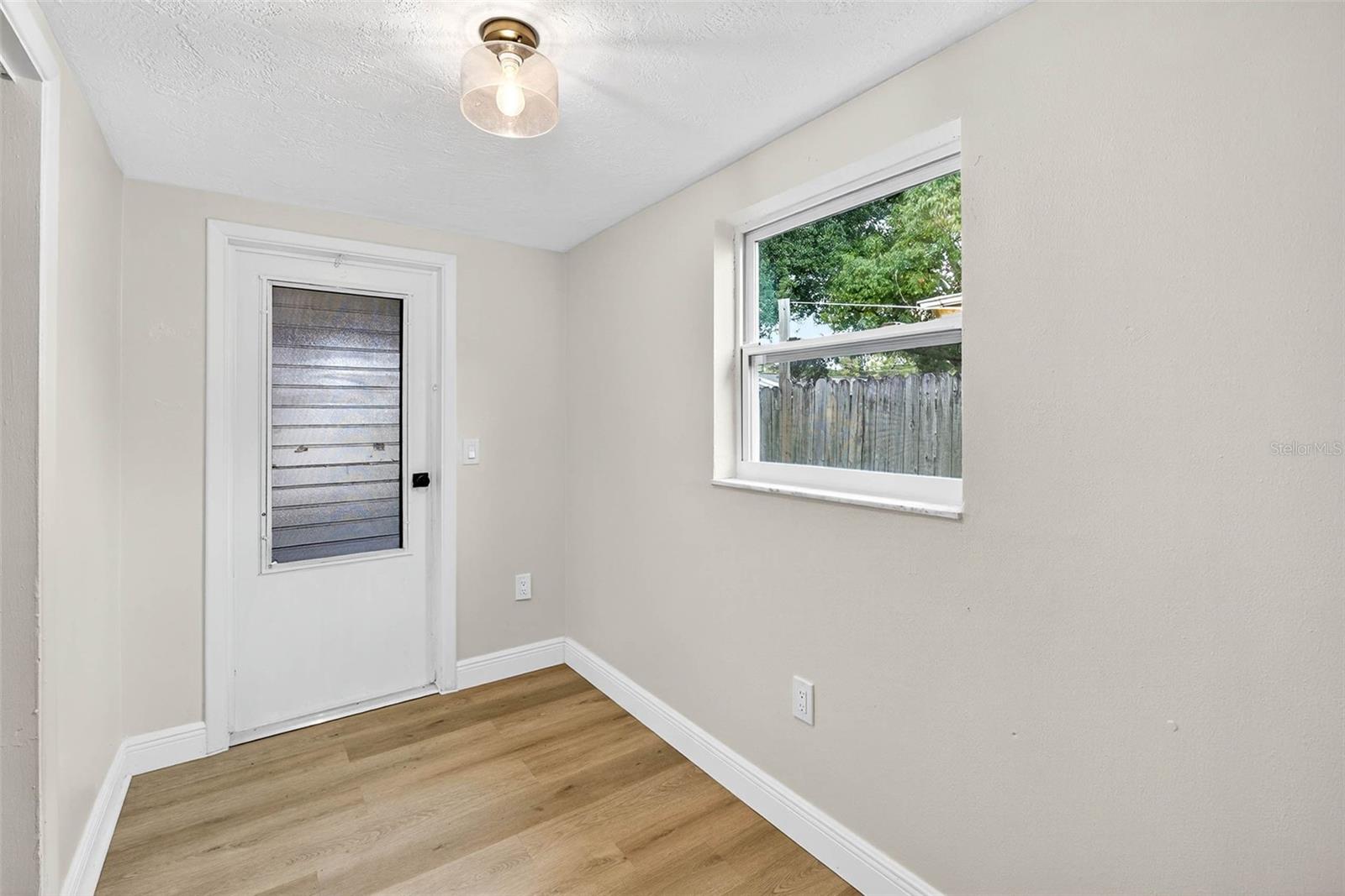 Image 18 of 38 For 7915 Ironbark Drive