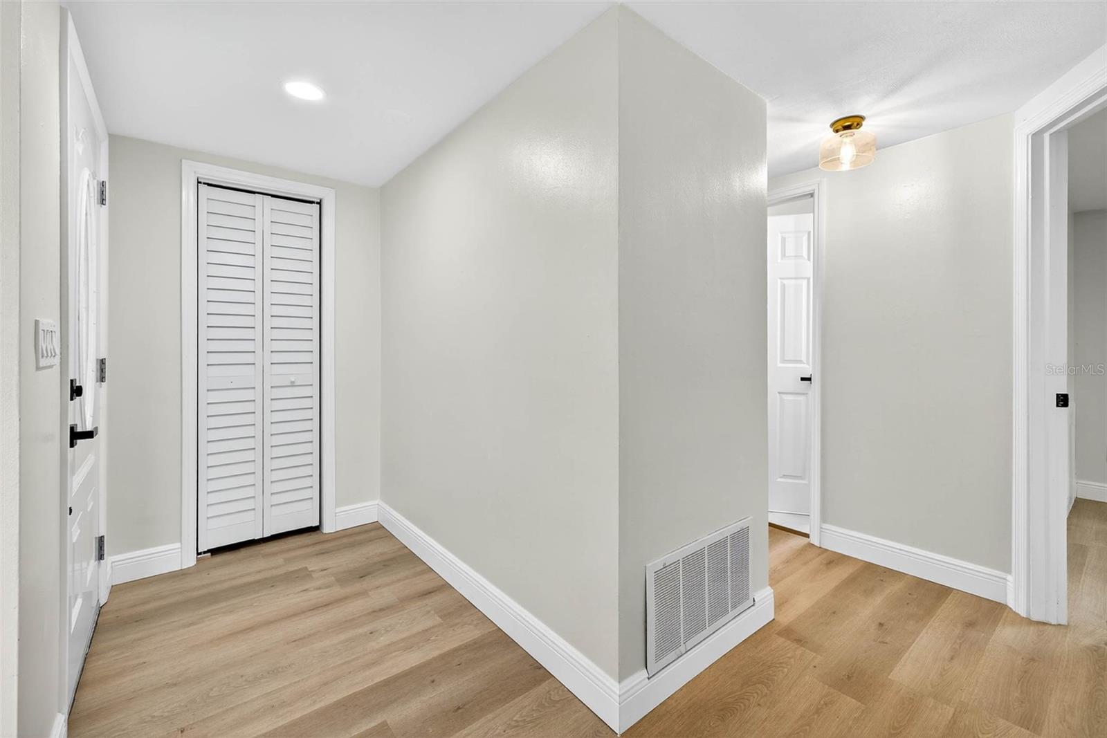 Image 6 of 38 For 7915 Ironbark Drive