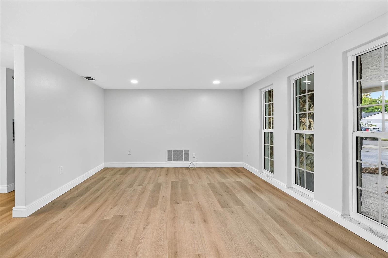 Image 8 of 38 For 7915 Ironbark Drive