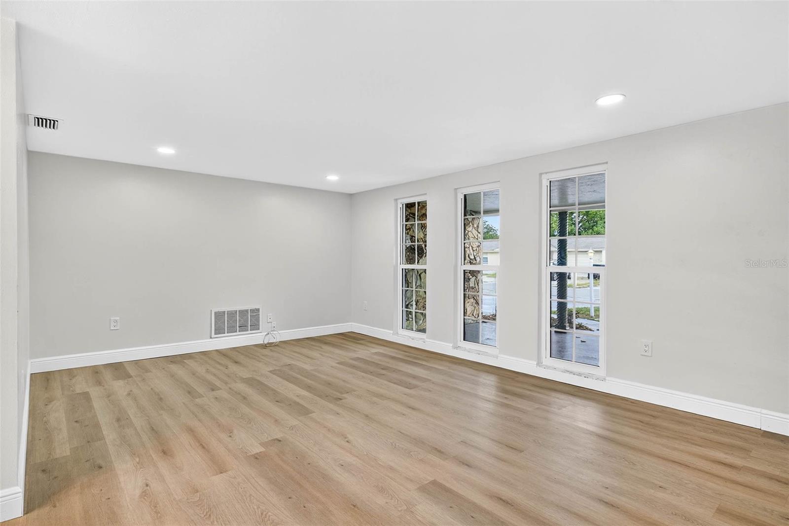 Image 9 of 38 For 7915 Ironbark Drive