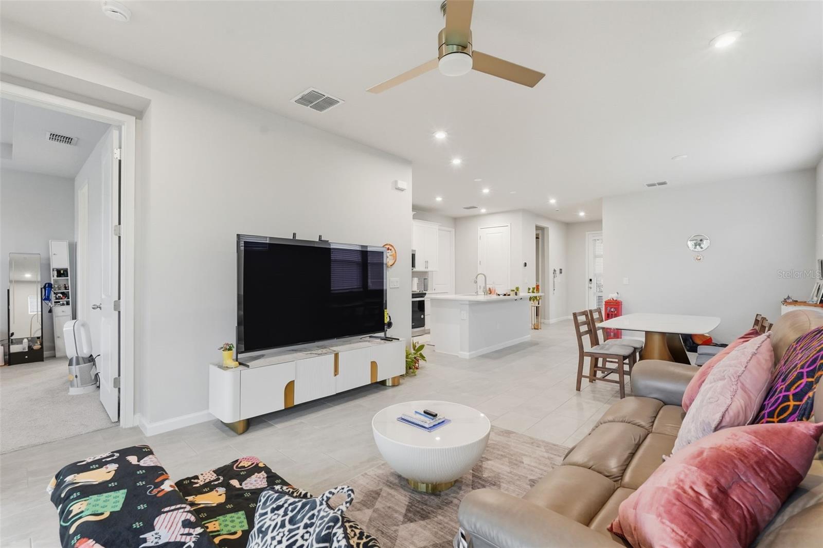 Image 15 of 49 For 5989 Timberdale Avenue