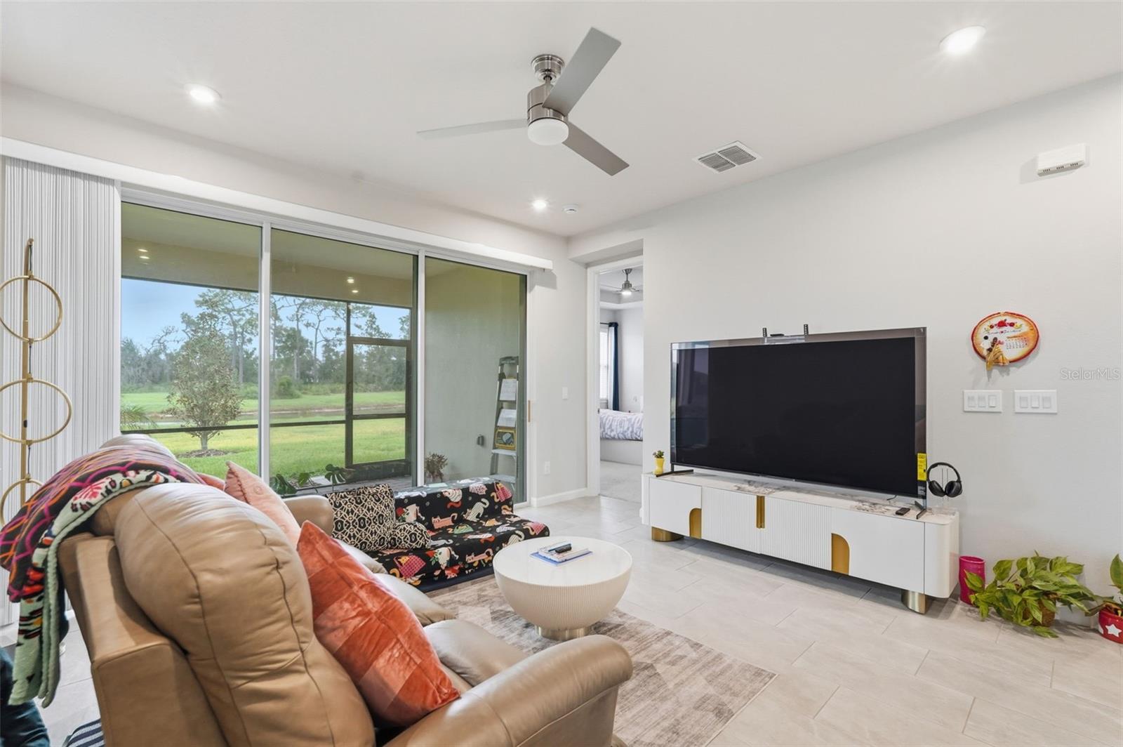 Image 18 of 49 For 5989 Timberdale Avenue