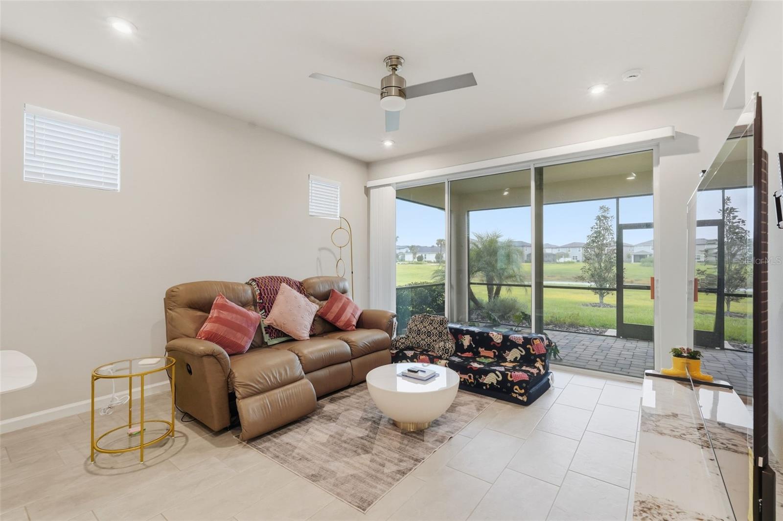 Image 19 of 49 For 5989 Timberdale Avenue