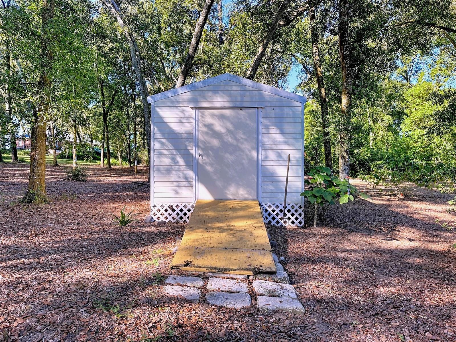 Listing photo id 41 for 39144 Sheffey Lane
