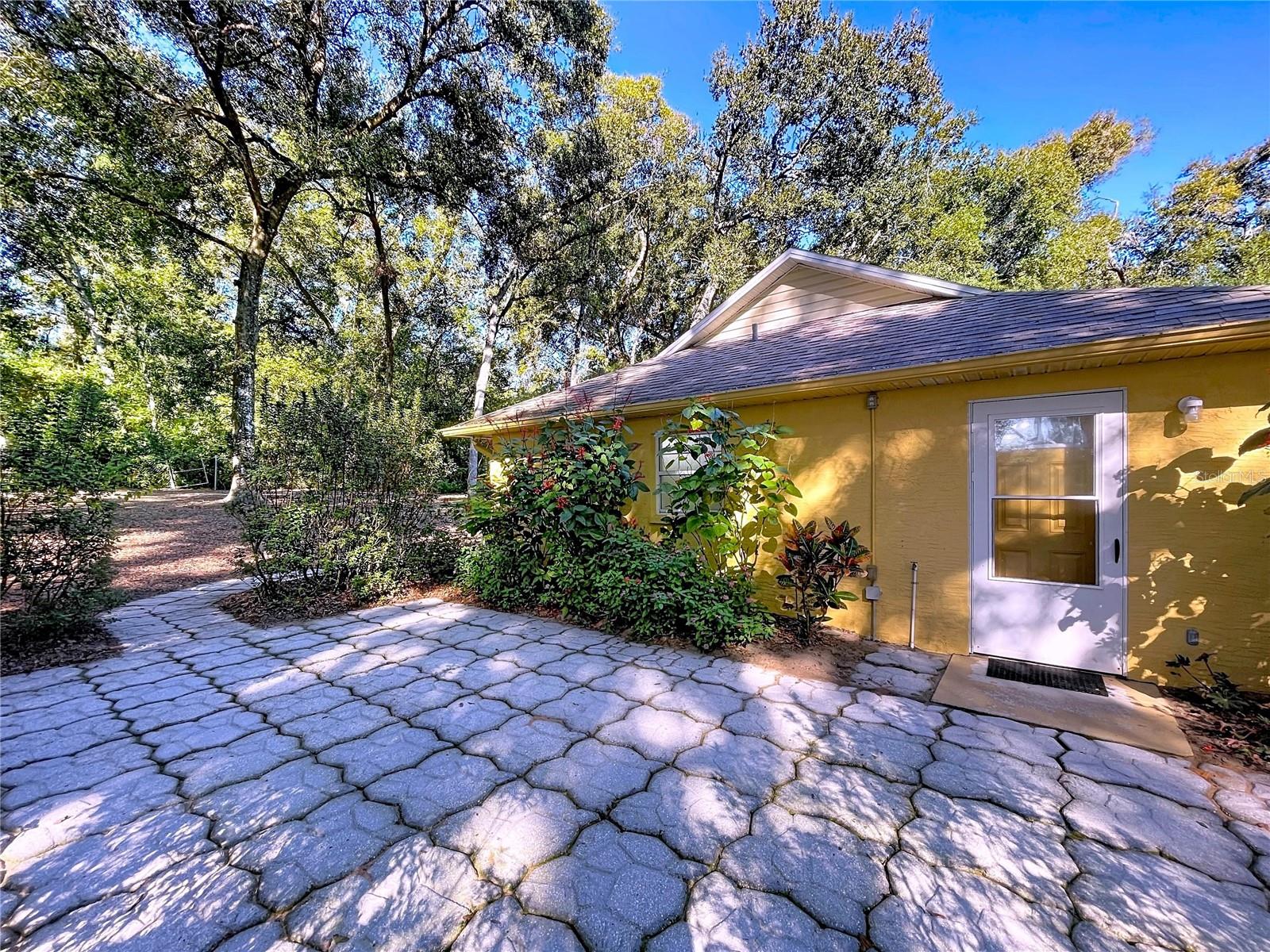Listing photo id 5 for 39144 Sheffey Lane