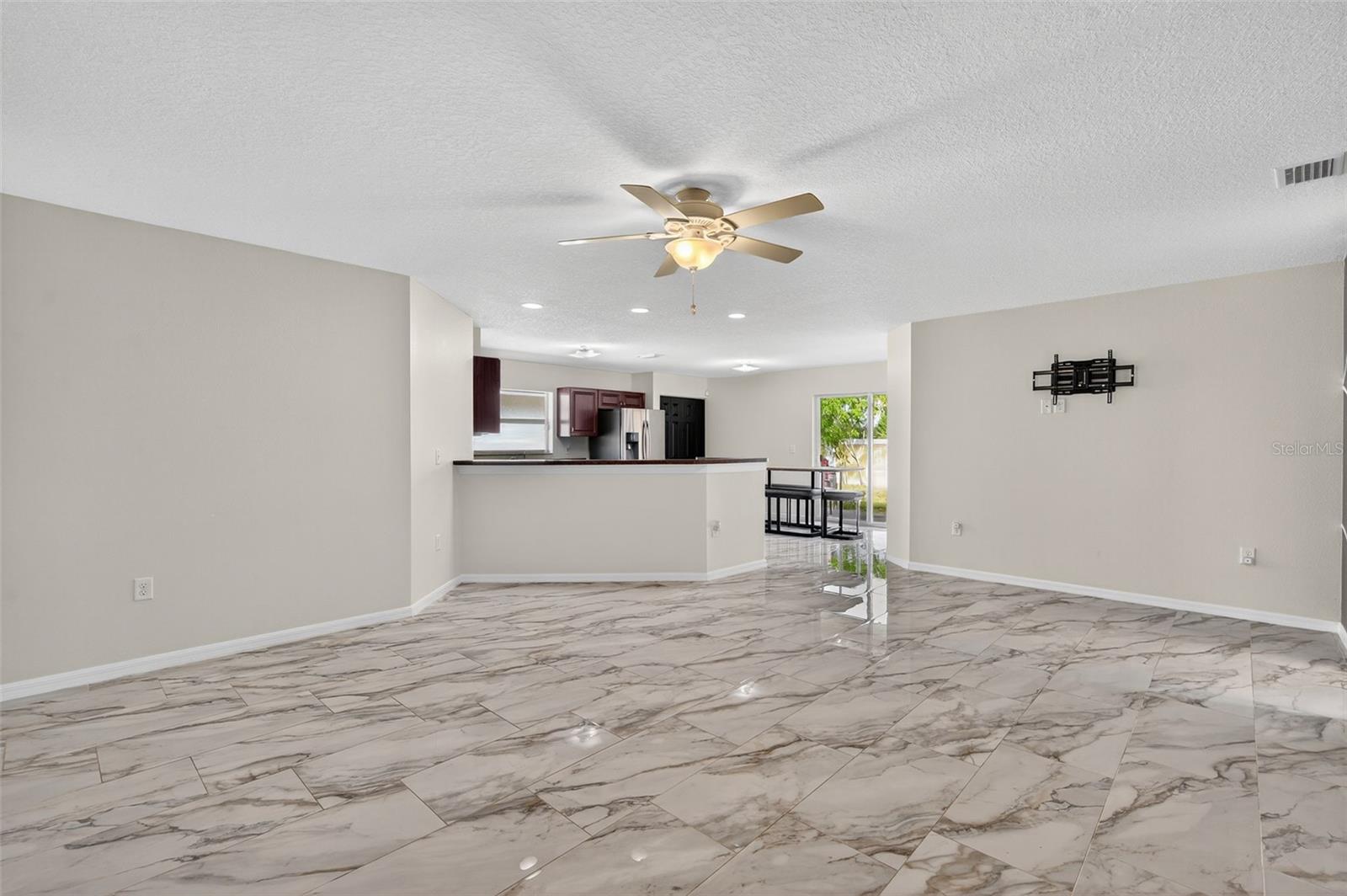 Image 3 of 45 For 1426 Blossom Bayou Circle