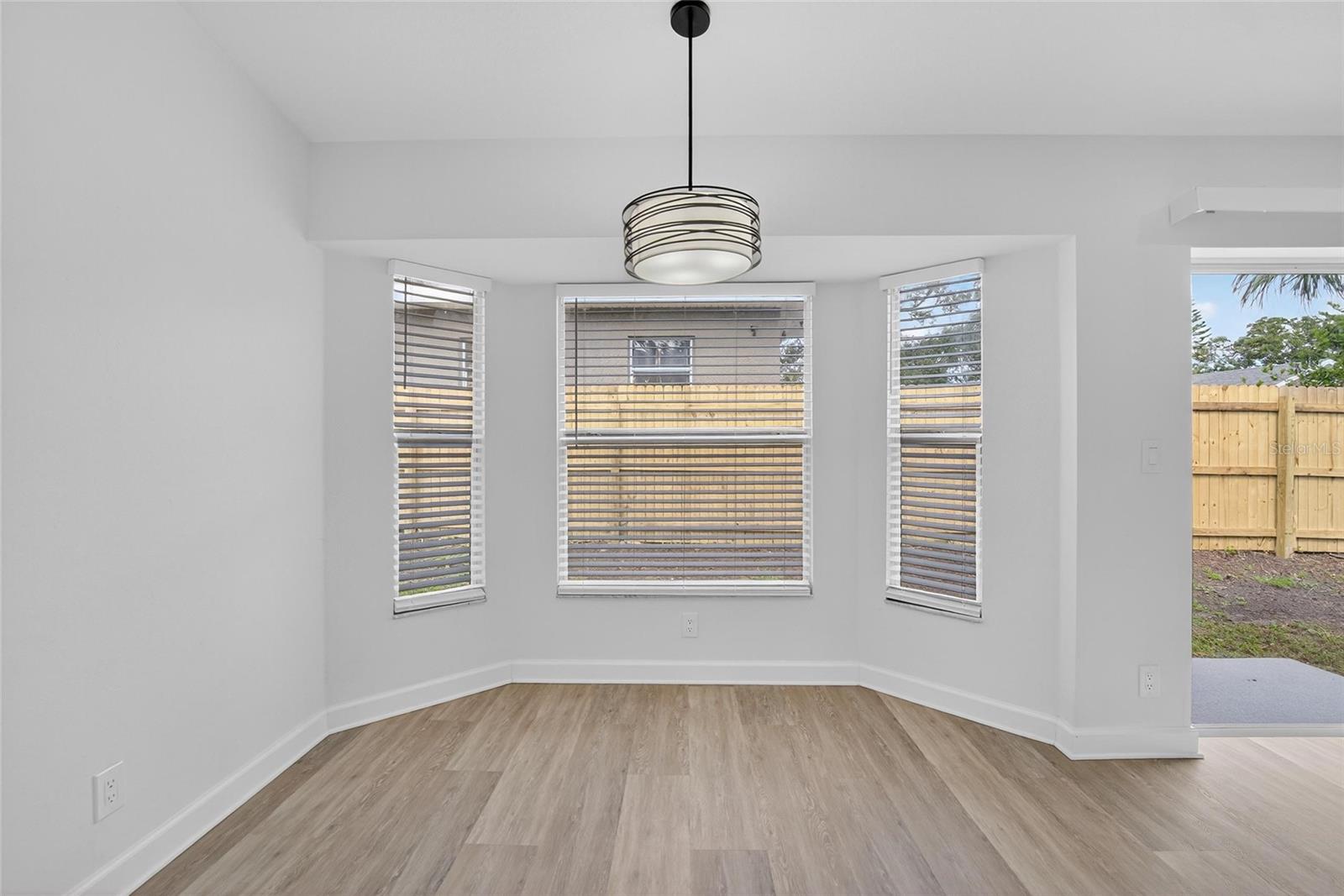 Image 12 of 54 For 1140 La Salle Street