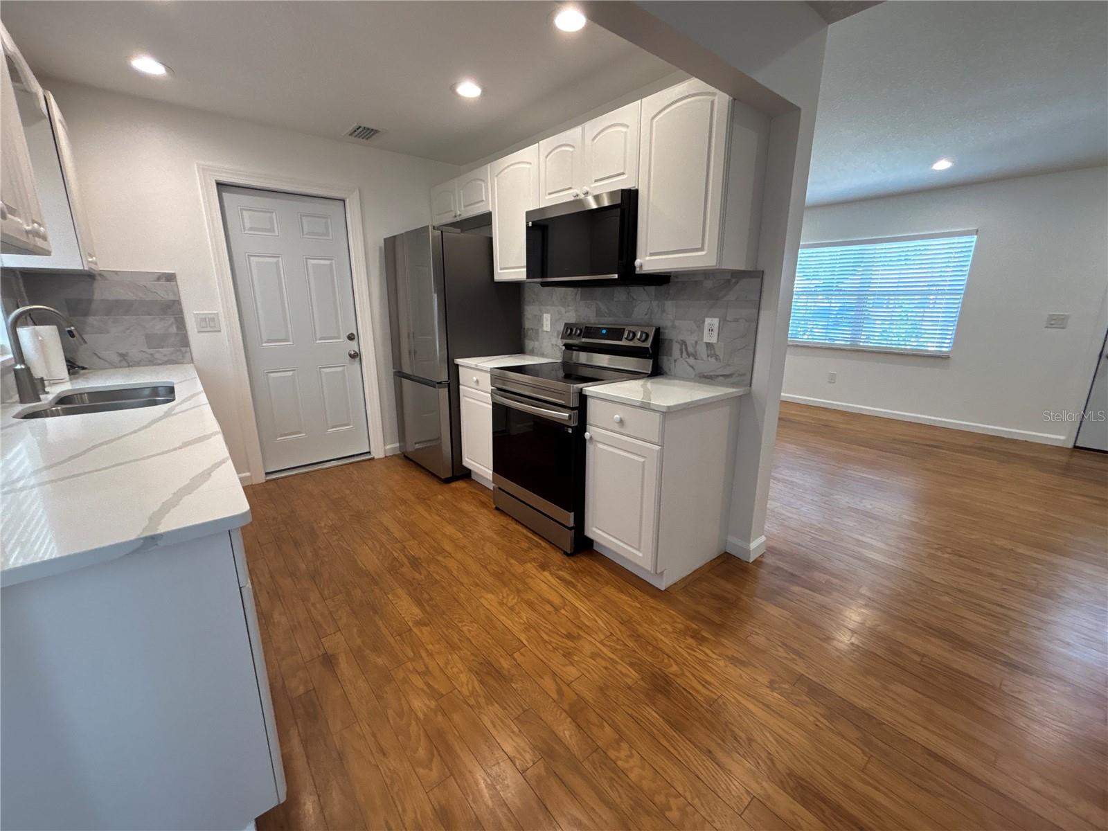 Image 10 of 33 For 1863 Oak Street