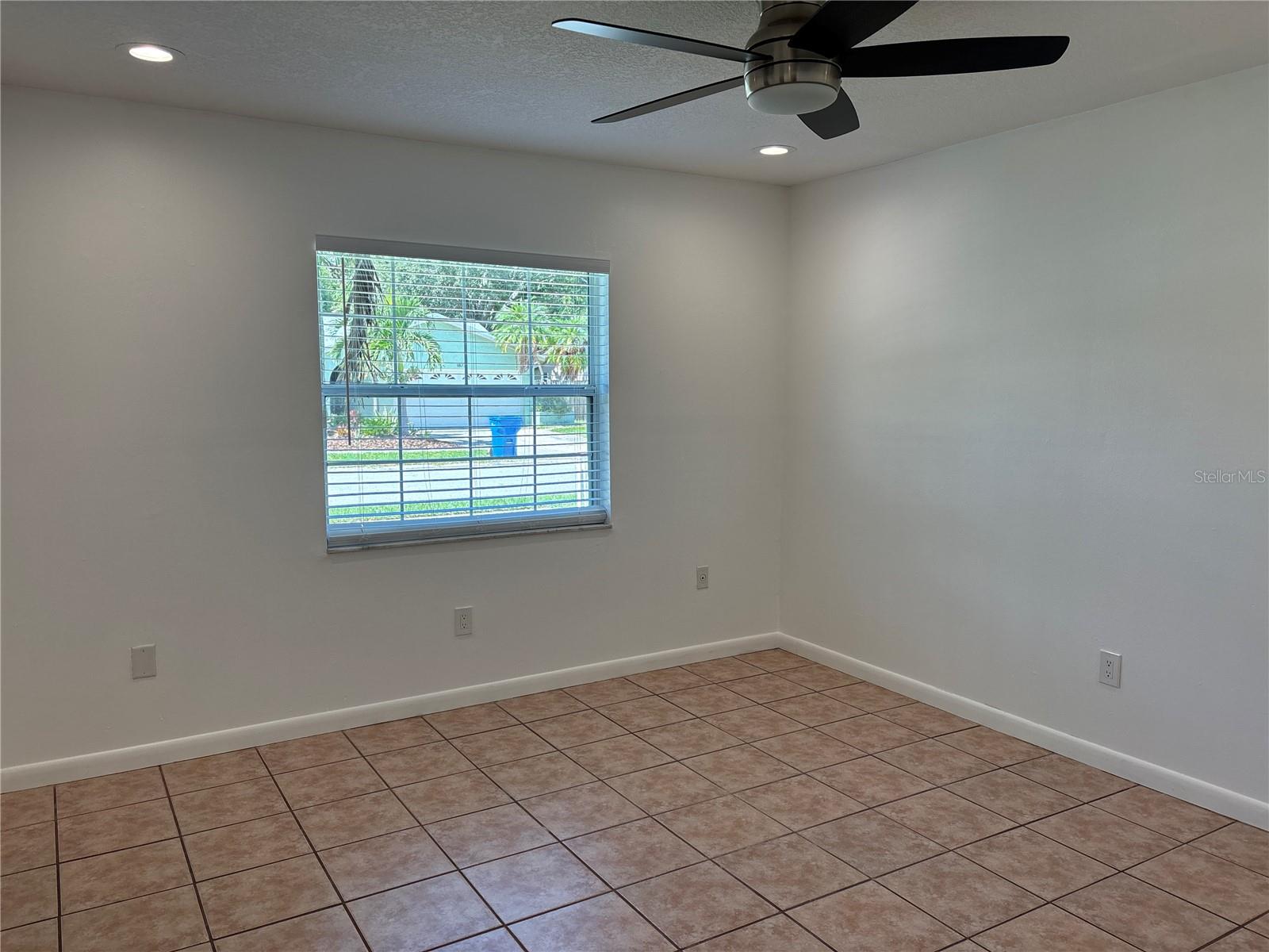 Image 11 of 33 For 1863 Oak Street
