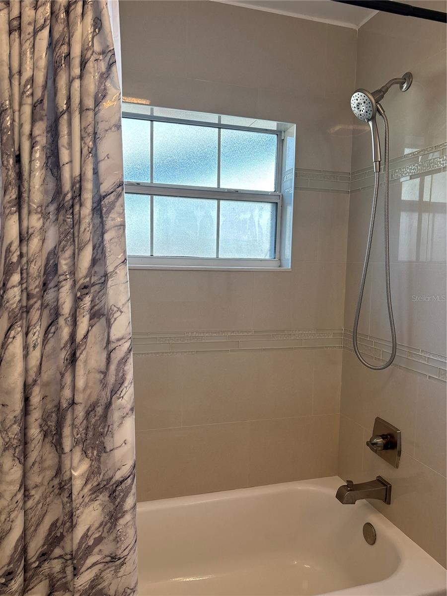 Image 18 of 33 For 1863 Oak Street