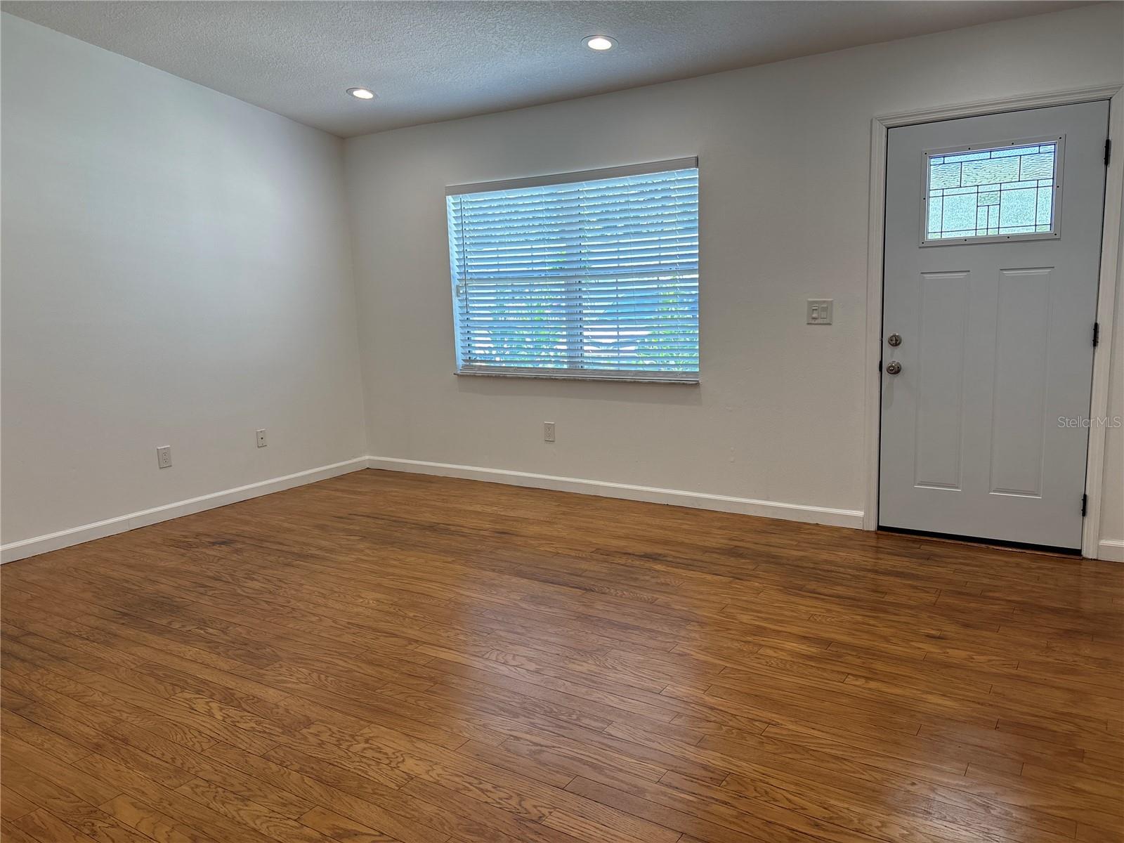 Image 4 of 33 For 1863 Oak Street