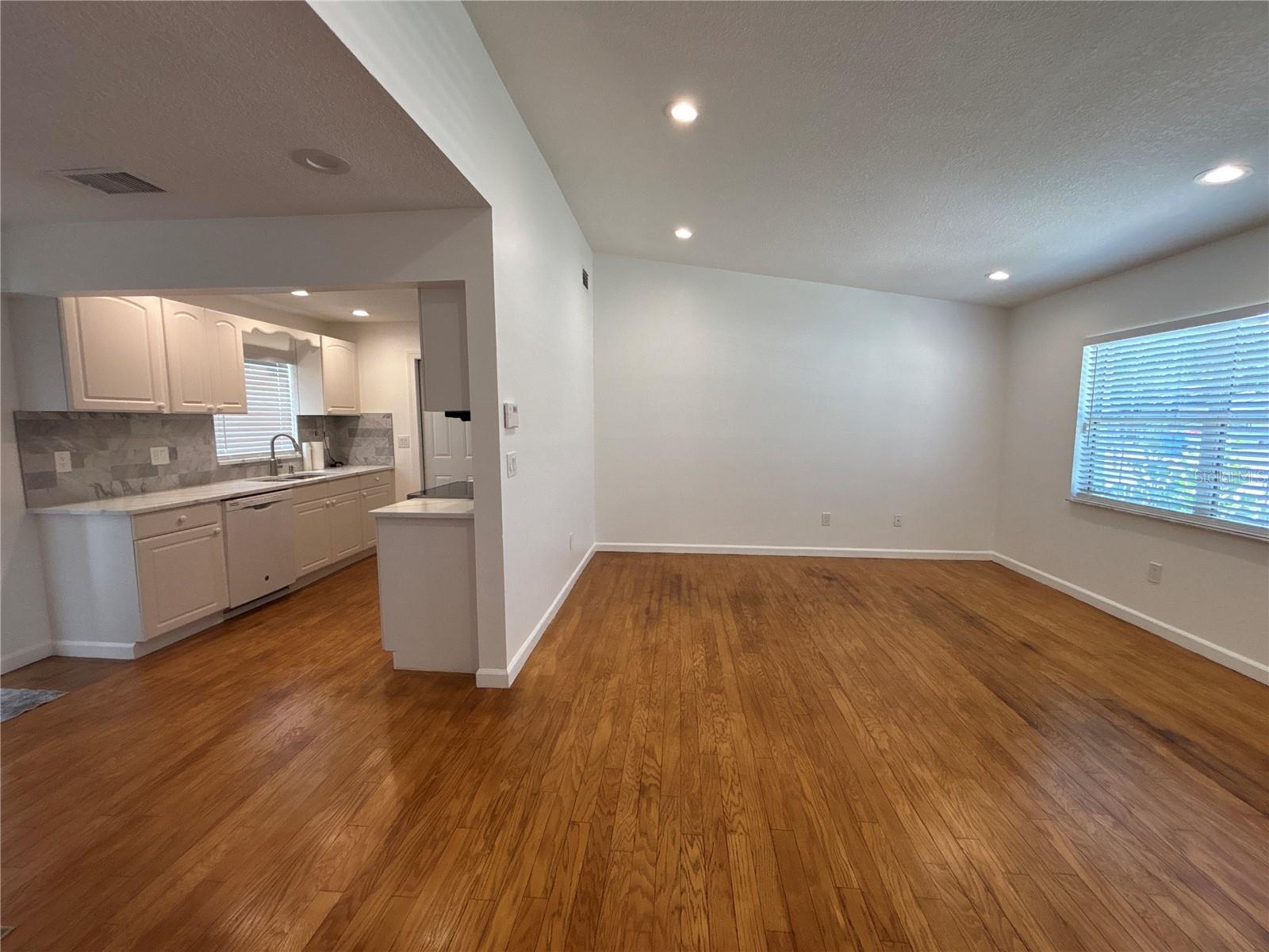 Image 6 of 33 For 1863 Oak Street